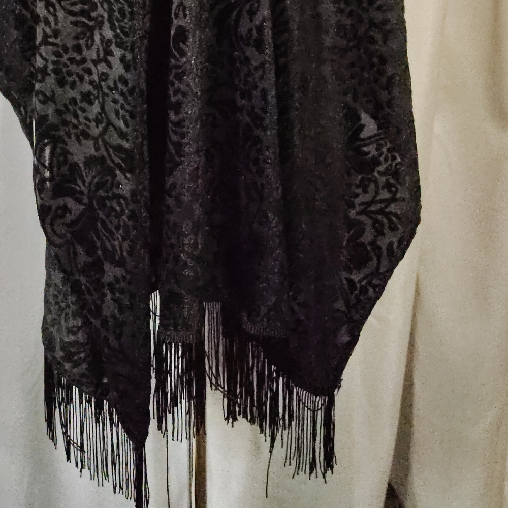 Tassled Poncho Black Paisley, hip length, See thru, Open front, closed back,S-XL - Picture 6 of 7